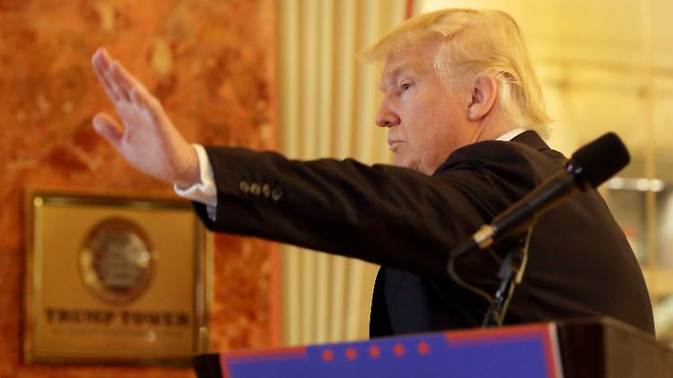 Er ist nur noch zwei Schritte vom Weißen Haus entfernt: Donald Trump.