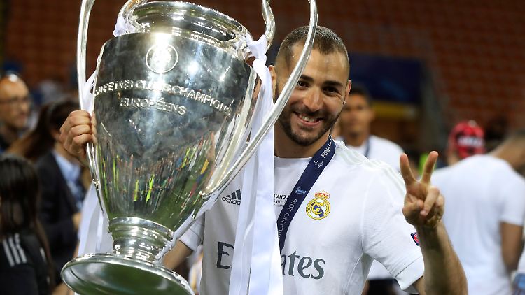 Champions-League-Sieger mit Real Madrid und einer der besten Stürmer der Welt: Bei der EM im eigenen Land fehlt Karim Benzema dennoch.