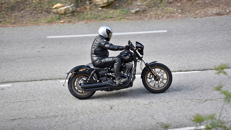 Beeindruckend ist, wie spontan der dicke V2 der Dyna Low Rider S ans Gas geht.