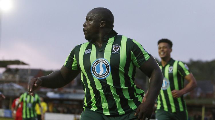 Adebayo Akinfenwa hat's in England zum Kultkicker geschafft.