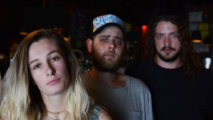 Slothrust sind als Band in New York erfolgreicher als die meisten anderen, und doch wollen Leah Wellbaum (l.), Will Gorin und Kyle Bann (r.) die Stadt verlassen.