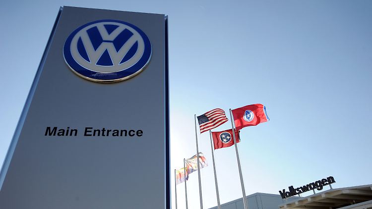 Vor dem VW-Werk in Chattanooga, Tennessee.