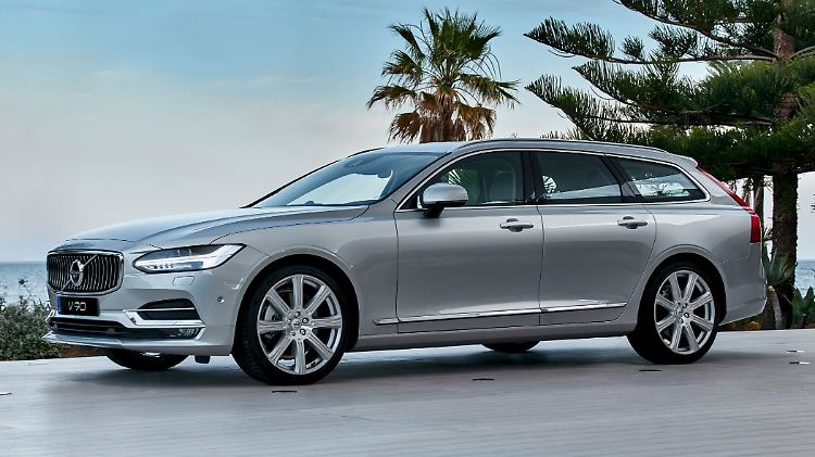 Mit klaren Linien und gestoßenen Kanten präsentiert sich der Volvo V90 in einer ganz eigenen Eleganz.