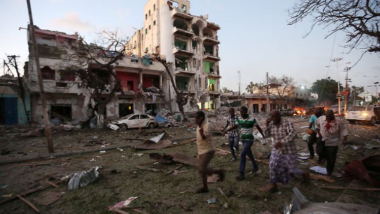 Die Autobombe richtete verheerende Schäden an.