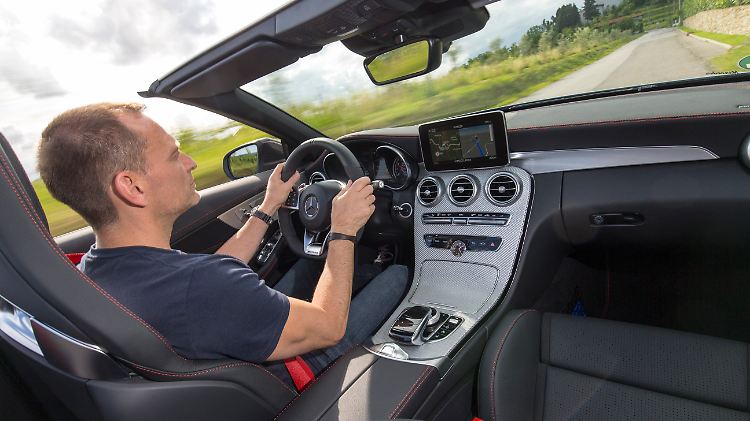 Wer den sportlichen Ausritt sucht, findet im C-Klasse Cabrio AMG C 43 den idealen Partner.