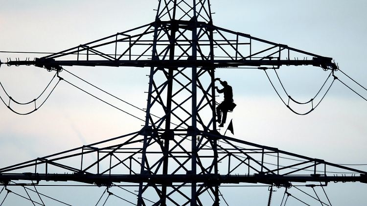 Vor Jahrzehnten geplant: Das deutsche Stromnetz ist auf eine übersichtliche Anzahl gleichmäßig produzierender Großkraftwerke ausgelegt.