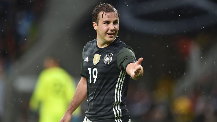 "Andere 23-Jährige, die über ihn lästern, sind jedes Wochenende saufen, haben keinen Plan vom Leben, wohnen noch bei Mama und Papa": Mario Götze.
