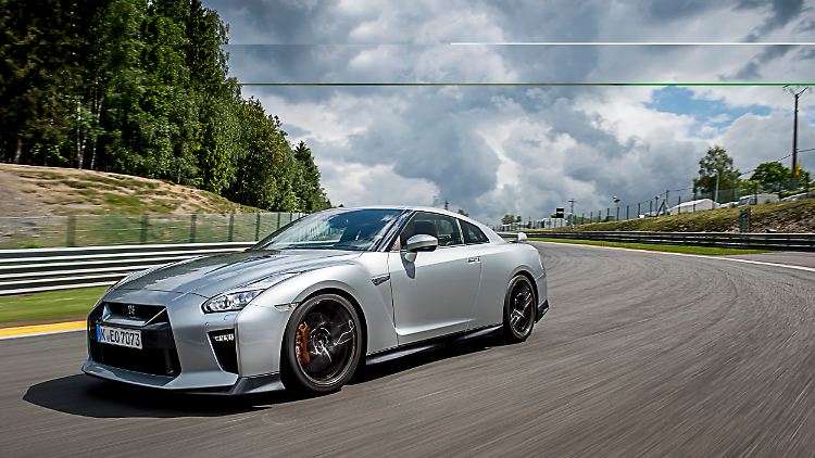 Wenn man mit dem Nissan GT-R die Kurven durcheilt, wird schnell sein Suchtpotenzial deutlich.