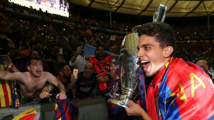 Marc Bartra feiert 2015 im Berliner Olympiastadion den Champions-League-Sieg mit dem FC Barcelona.