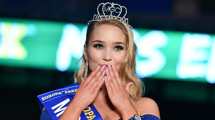 "Es ist eine große Ehre für ein kleines Land wie Island, bei der Fußball-EM dabei sein zu können", sagt die neue "Miss EM".