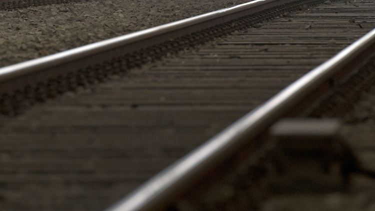 An rund 70 Stellen im deutschen Gleisnetz müssen Züge langsamer fahren als eigentlich möglich.