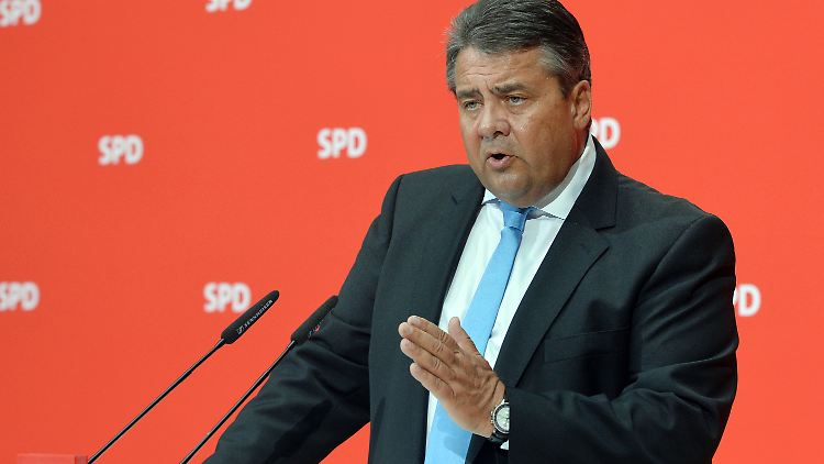 Sigmar Gabriel will beim Thema Lohngleichheit für Männer und Frauen "nicht locker lassen".