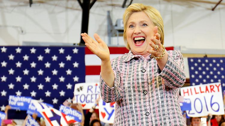 Clinton holt weitere Delegiertenstimmen.