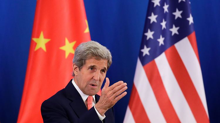 John Kerry trifft in Peking auf Chinas Staats- und Parteichef Xi Jinping.
