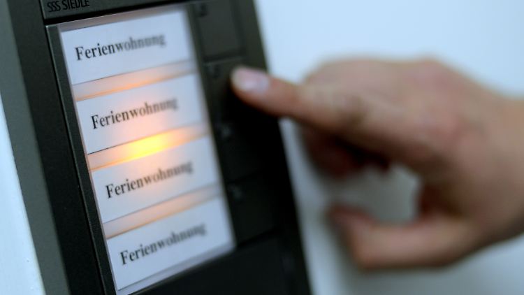 Einige Vermieter wollen das Verbot der Berliner Verwaltung nicht hinnehmen und ziehen nun vor Gericht.