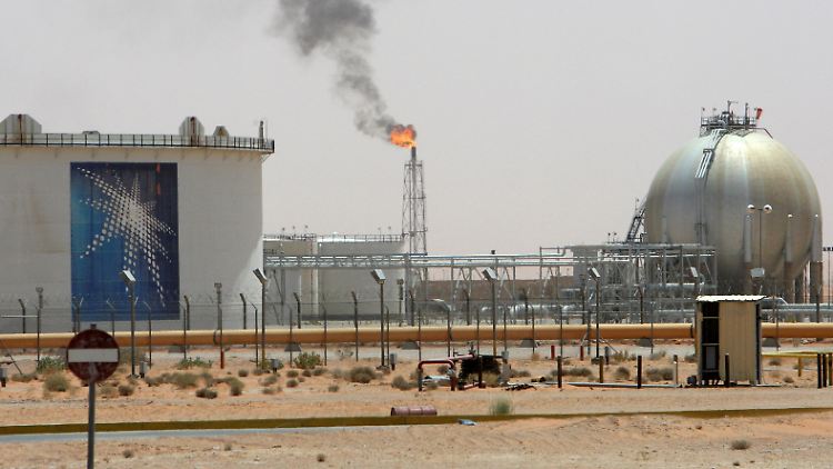 Saudi-Arabien will seinen europäischen Kunden einen überraschenden Preisnachlass auf Öl gewähren.