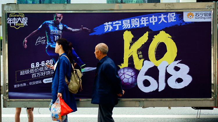 Fußball bewegt in China viele Menschen und viele Millionen.