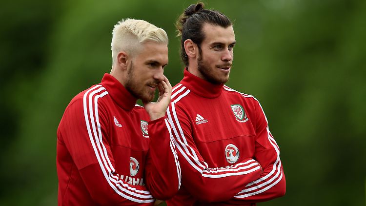 Zwei Hipster für Wales: Gareth Bale und Aaron Ramsey führen die "Dragons" an.