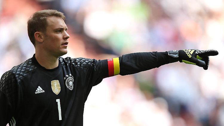 Keeper Manuel Neuer ist mit 1,93 Meter der größte Spielern im deutschen EM-Kader.