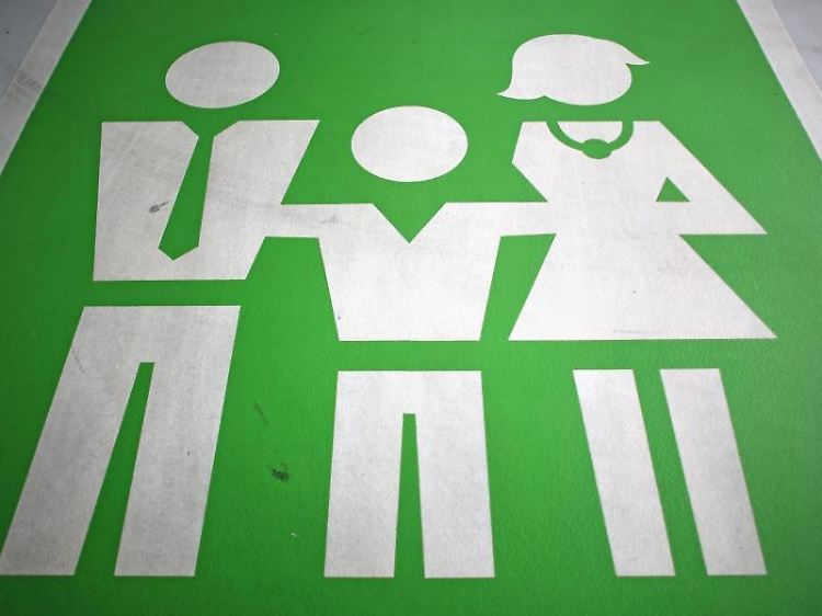 Kindergeld wird während der Ausbildung nicht immer bezahlt. Es kommt auf die Umstände drauf an.