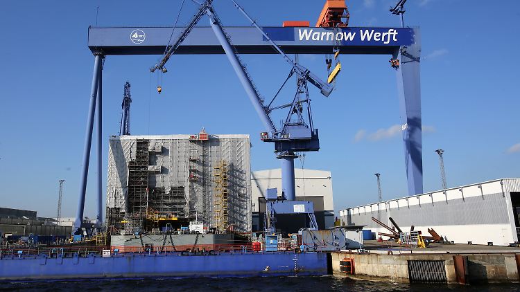 Auf der Warnow Werft in Warnemünde.