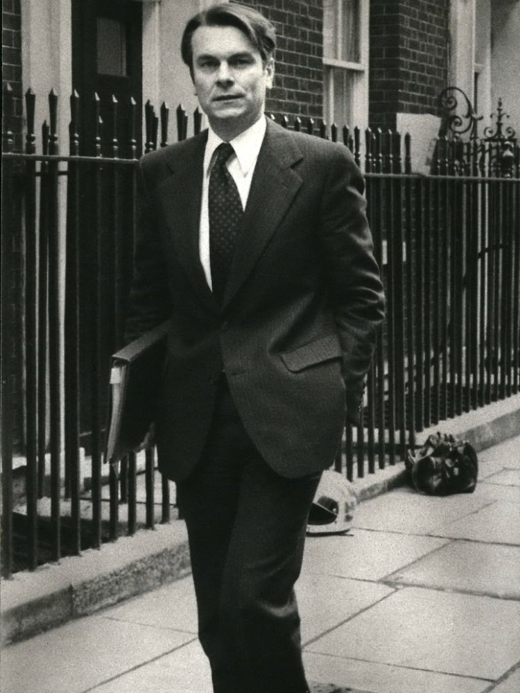 Owen war einer der jüngsten Außenminister Großbritanniens. Er bekannte sich entschieden zur Europäischen Gemeinschaft und warb für eine "Social Market Economy".