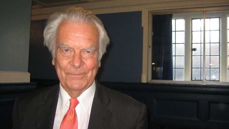 1992 wurde Owen EU-Sonderbeauftragter für den Balkan und erhielt einen Sitz im House of Lords. Heute ist er Leiter der No-Kampagne zur Euro-Mitgliedschaft Großbritanniens.