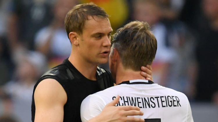Bei der EM in Frankreich waren sie noch Mannschaftskollegen. Mittlerweile ist Schweinsteiger zurückgetreten.