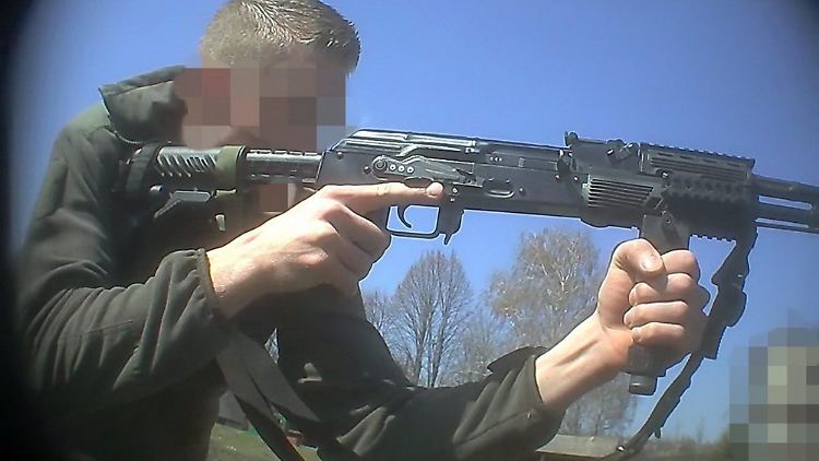 Diese undatierte Aufnahme zeigt den französischen Rechtsradikalen, der zahlreiche Anschläge zur EM in seinem Heimatland verüben wollte.