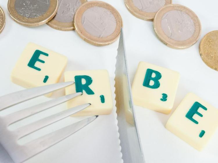 Ein Erblasser darf den Testamentsvollstrecker bestimmen, auch wenn es sich dabei um den beurkundenden Notar handelt, entschied ein Gericht in Bremen.