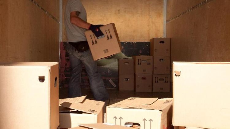 Der Arbeitgeber kann im Rahmen seines Direktionsrechts bei entsprechendem Vertrag einen anderen Arbeitsort festlegen.
