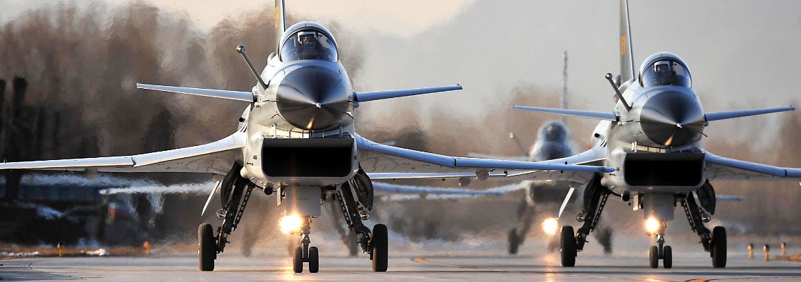Chinesische Kampfjets vom Typ J-10.