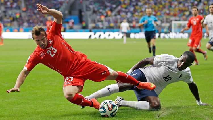 Frankreich und die Schweiz - hier Xherdan Shaqiri und Moussa Sissoko - trafen schon bei der WM 2014 aufeinander. Das Ergebnis damals: 5:2 für die Franzosen.