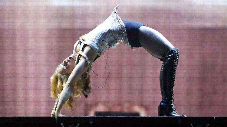 Macht schon mal die erste Trainingseinheit vor: Madonna.
