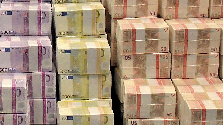 Bargeld in großen Mengen zu lagern, ist den meisten Banken trotz Negativzinsen zu teuer.