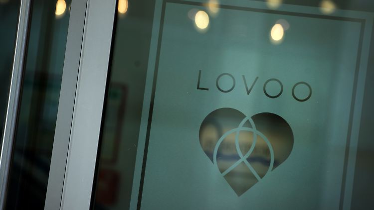 Die Geschäftsräume von "Lovoo" in Dresden sind am Morgen von der Polizei durchsucht worden. 