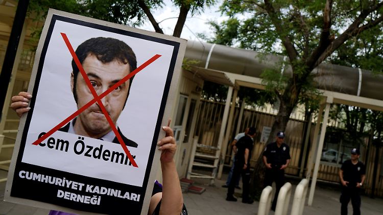 Proteste vor der deutschen Botschaft in Ankara.