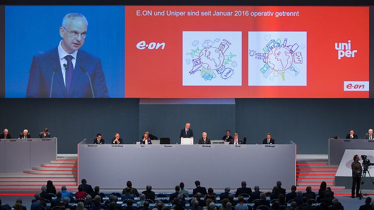 Operativ hat Eon sich bereits in zwei Konzernteile getrennt. Nun soll der eine davon verkauft werden.