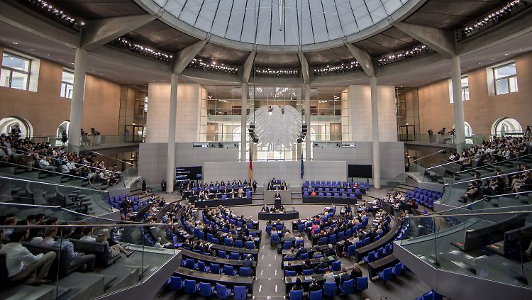 Eigentlich wollten die Parlamentarier die Drohungen Erdogans besprechen. Nach Kritik Lammerts an dem türkischen Staatschef jedoch wurde die Aktuelle Stunde gestrichen.