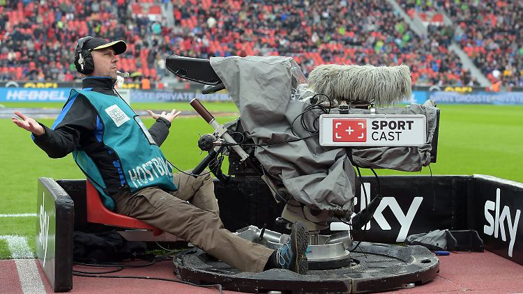 Die TV-Übertragungen aus den Bundesligen bringen so viel Geld wie nie zuvor.