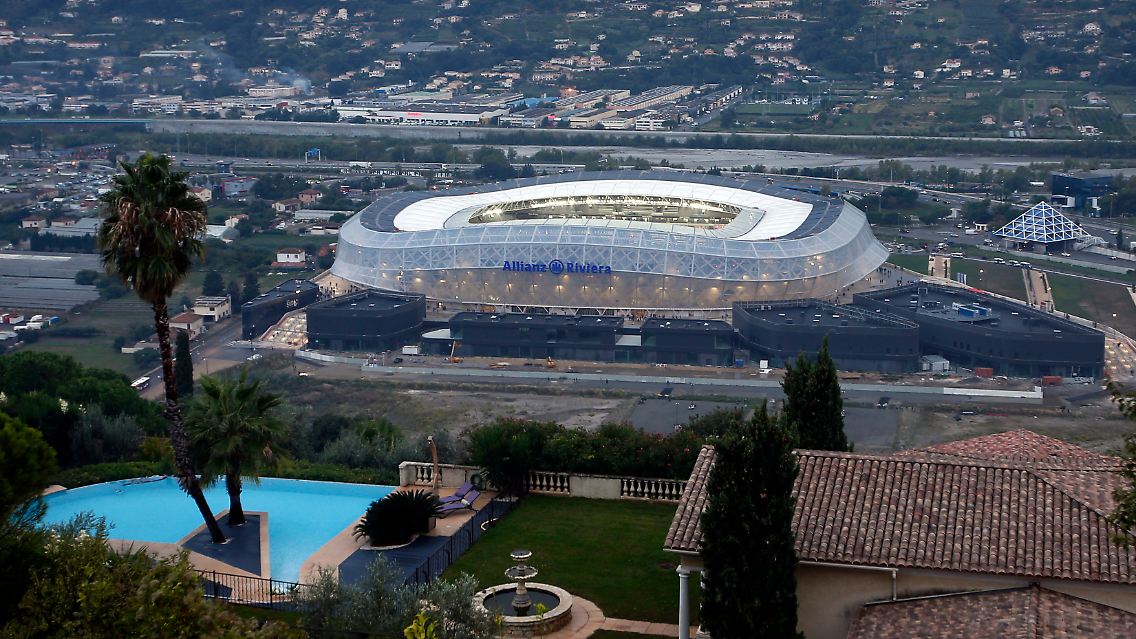 … beheimatet das für 243,5 Millionen Euro errichtete Stade de Nice. Die Arena, die offiziell fast wie das Stadion des FC Bayern heißt, ist mit 35.624 Plätzen das zweitkleinste Stadion der EM.