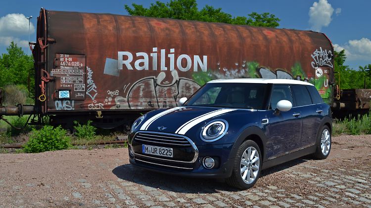 Mit Zierstreifen für 120 Euro und dem John-Cooper-Works-Paket macht der Mini Cooper Clubman optisch richtig was her.