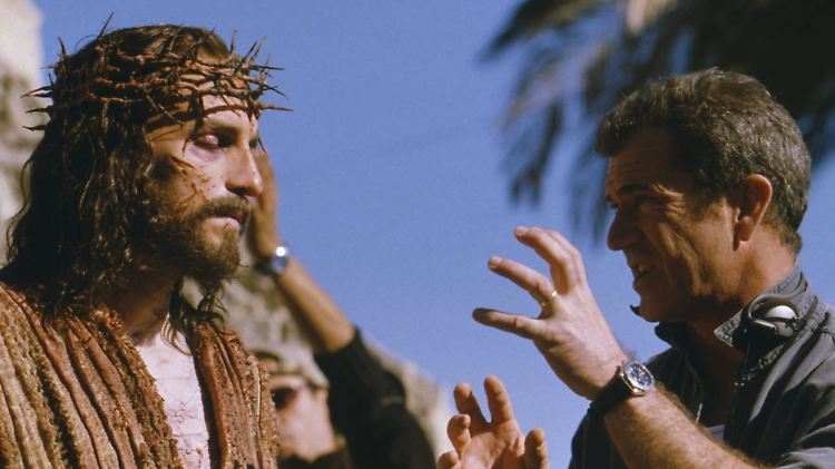 Mel Gibson mit dem Jesus-Darsteller James Caviezel während der Dreharbeiten von "Die Passion Christi".