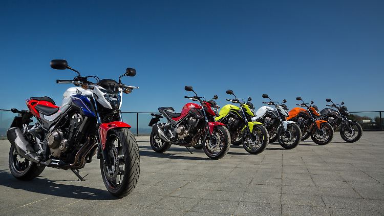 Optisch fegt die Honda CB500F die Konkurrenz nicht von der Straße. Was ihre Fähigkeiten betrifft schon.