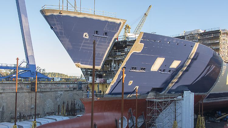 Hier ist schon zu erkennen, dass es sich um ein Kreuzfahrtschiff handelt.