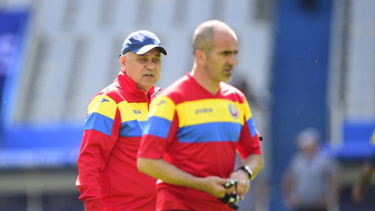 Rumäniens Trainer Anghel Iordanescu (l.) pflegt das Außenseiter-Image.