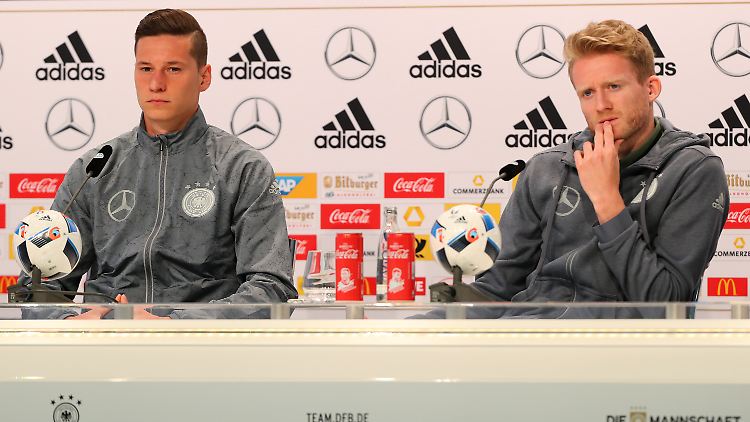 Bei der Pressekonferenz waren heute Julian Draxler und André Schürrle.