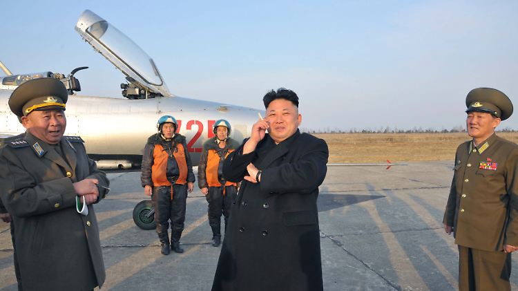 Kim Jong Un ist und bleibt Raucher.