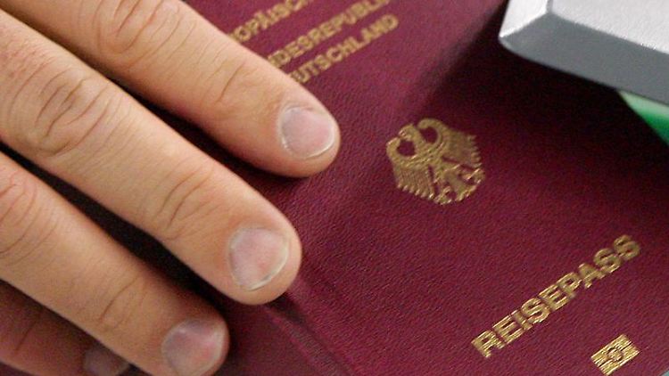 Vor dem Abflug nicht vergessen: Reisepass kontrollieren.