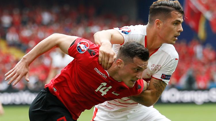 Das Bruderduell zwischen dem Schweizer Granit Xhaka und Taulant Xhaka aus Albanien endete nach einer guten Stunde.